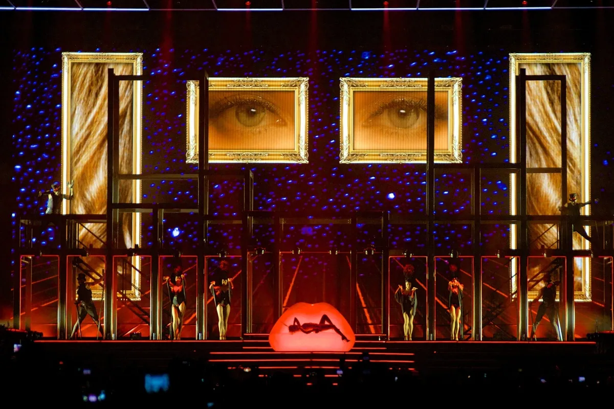 Kylie Minogue, lighting and production design by Rob Sinclair