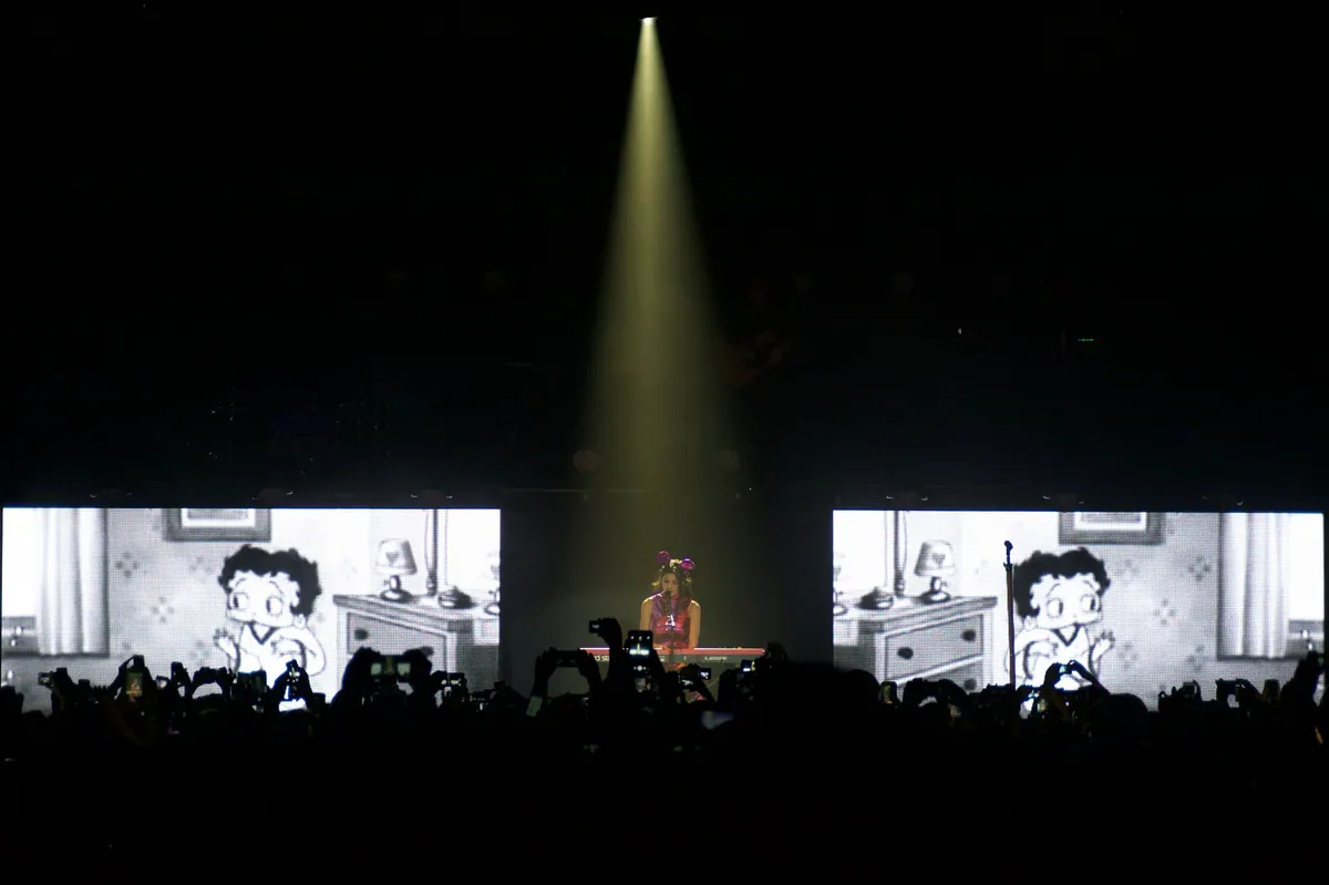 Marina and the Diamonds, lighting and production design by Rob Sinclair