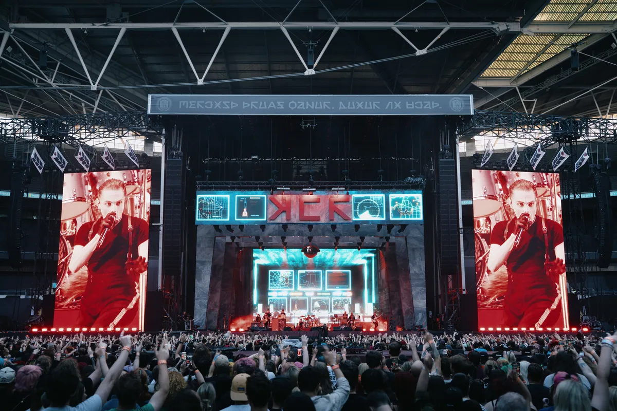 My Chemical Romance "Long Live The Black Parade", lighting and production design by Rob Sinclair