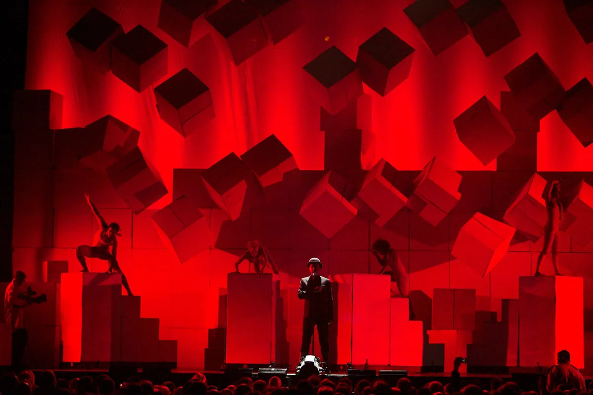 Pet Shop Boys Pandemonium 2009, lighting and production design by Rob Sinclair