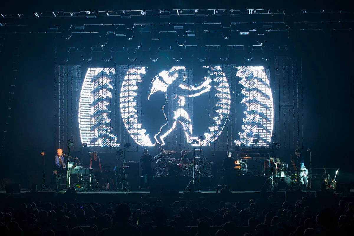 Peter Gabriel South America 2009, lighting and production design by Rob Sinclair