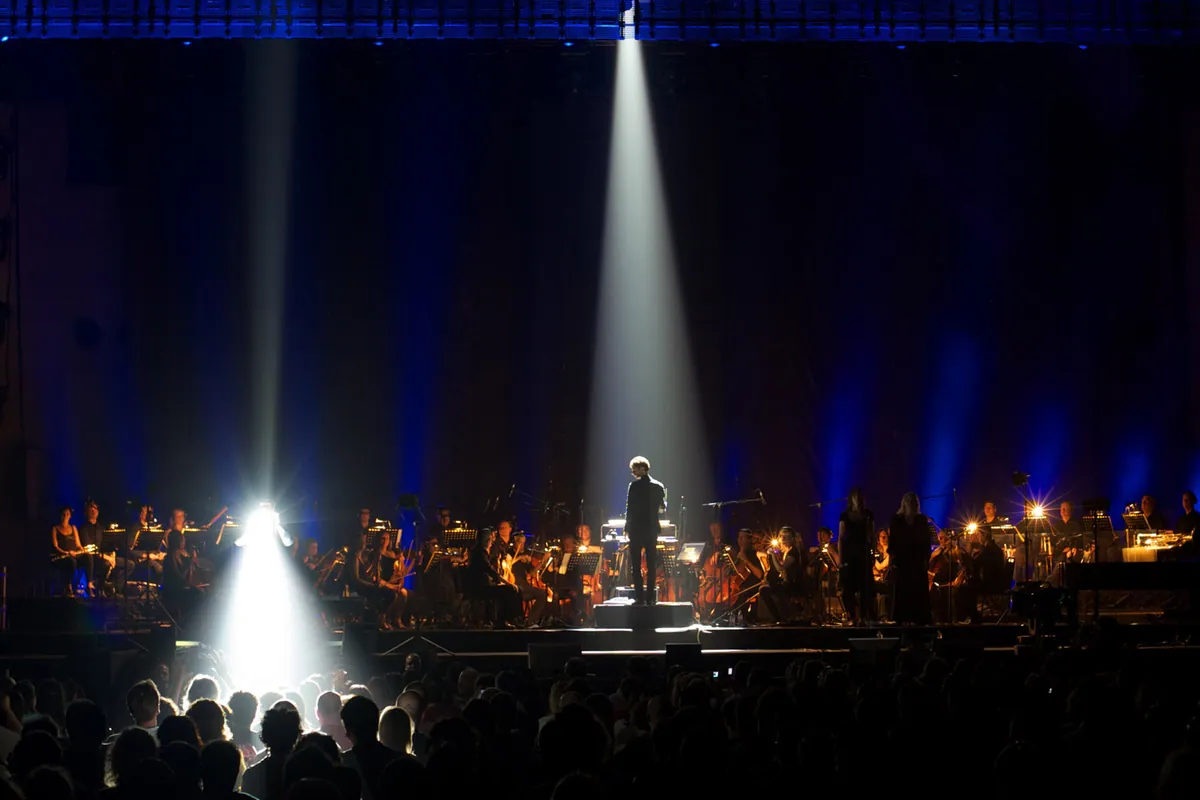 Peter Gabriel 2010, lighting and production design by Rob Sinclair